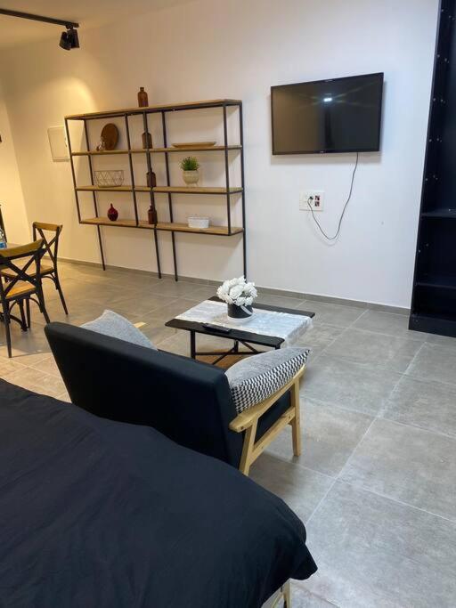 הדירה בדובדבן - The Apartment In Dovdvan Тиберия Екстериор снимка